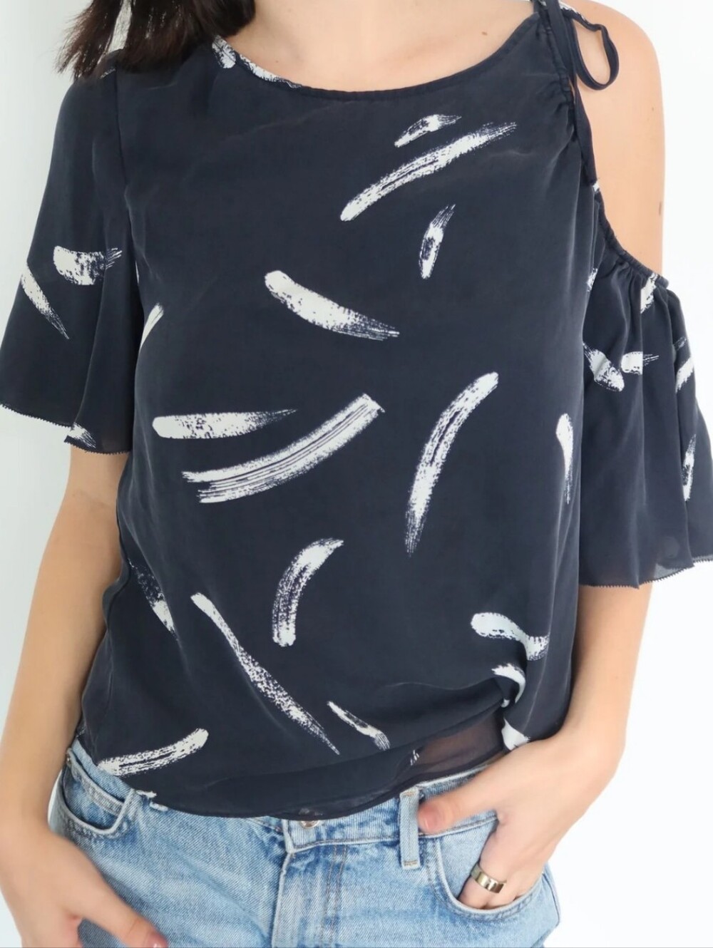 Joie Navy Cold-Shoulder Brushstroke Print Top